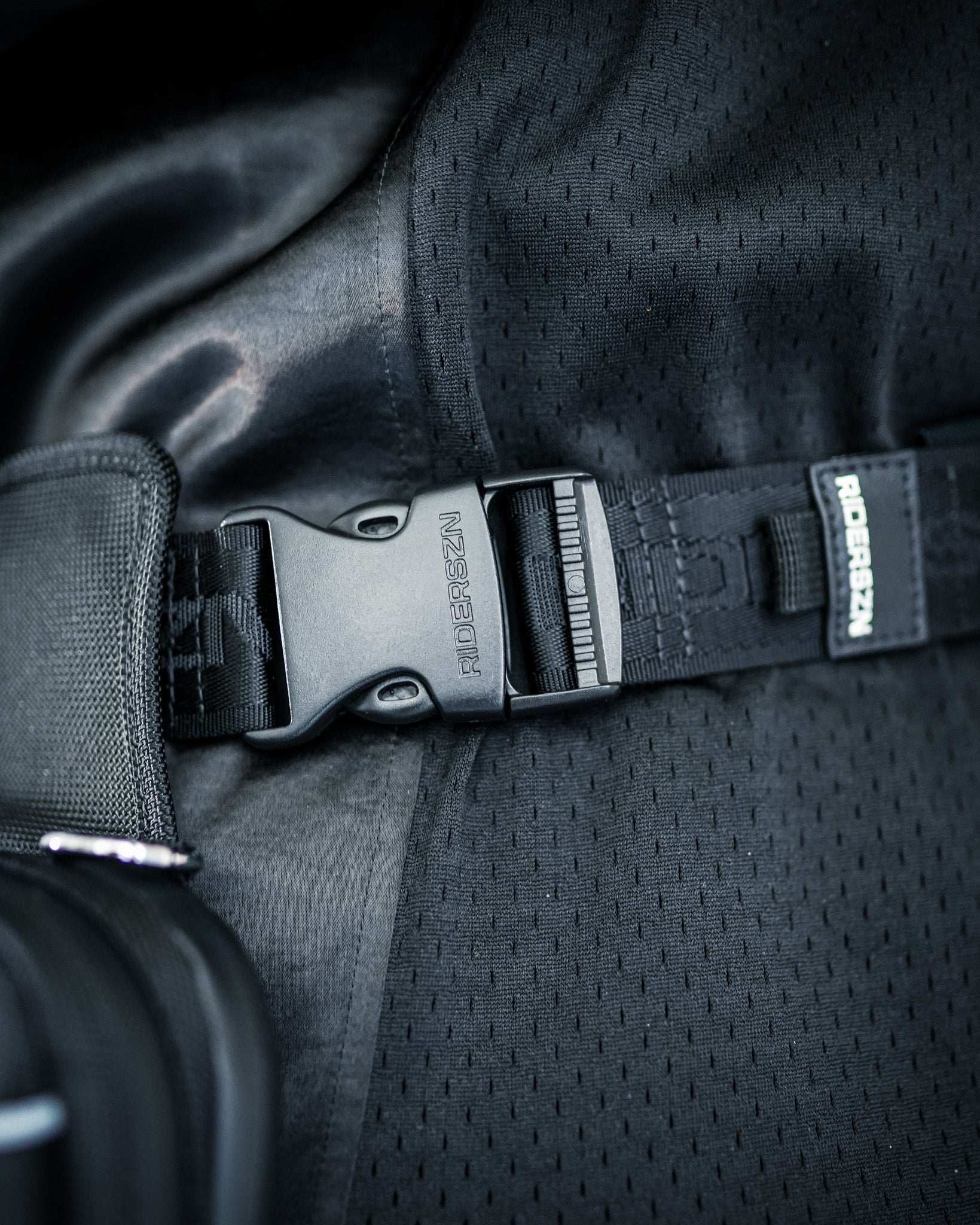ADAPT LEG BAG x CROSS-BODY – RIDERSZN